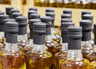 Mapa apreende 9 mil garrafas de azeite de oliva fraudado no Paraná
