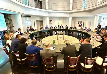 Ministro Fávaro apresenta propostas de cooperação a embaixadores da Liga Árabe