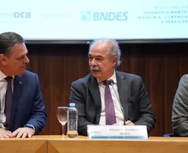 Ministro Fávaro participa de reunião com BNDES para dialogar sobre fomento da agroindústria brasileira