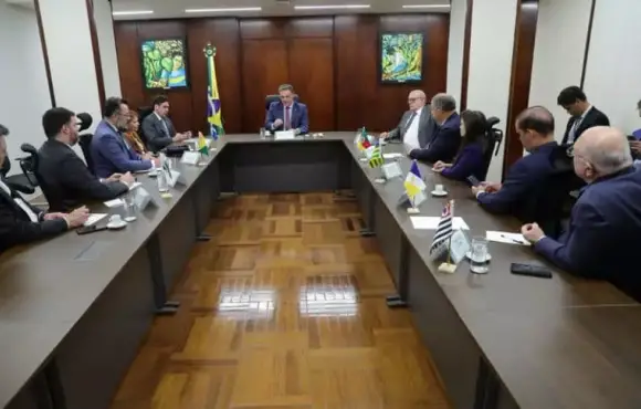 Ministro Fávaro se reúne com a FPA para detalhar medidas de auxílio ao agro